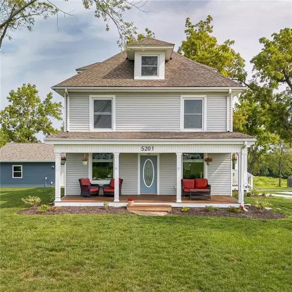 5201 Cook RD, St Joseph, MO 64505