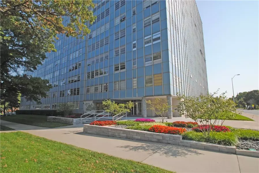 333 W MEYER BLVD #908, Kansas City, MO 64113