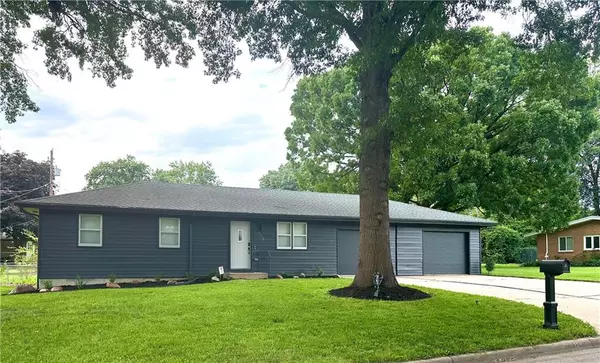 113 Karen LN, Lansing, KS 66043
