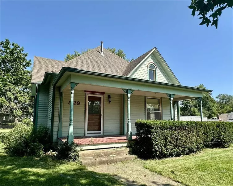 529 Shawnee ST, Tonganoxie, KS 66086