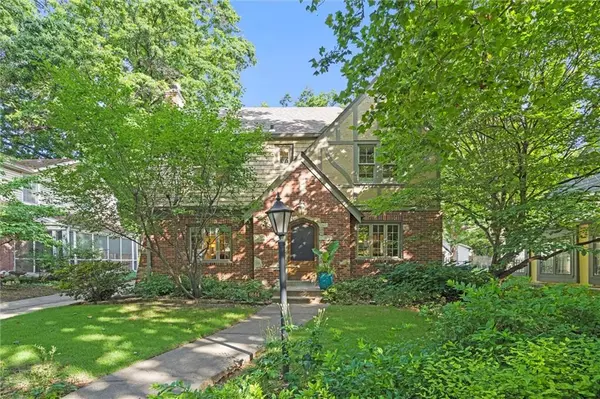 6844 Edgevale RD, Kansas City, MO 64113