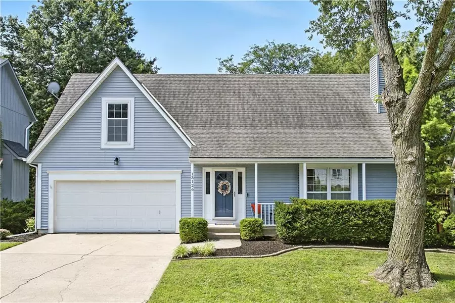 13126 S Foxridge DR, Olathe, KS 66062