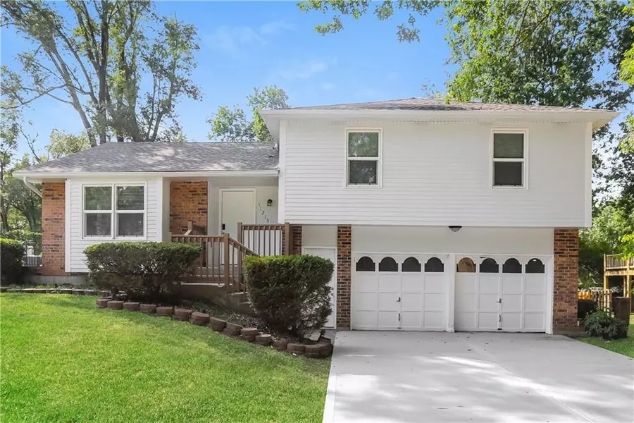 11215 W 77th ST, Shawnee, KS 66214