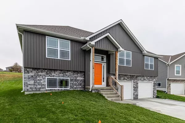 St Joseph, MO 64505,19235 Cherokee CT