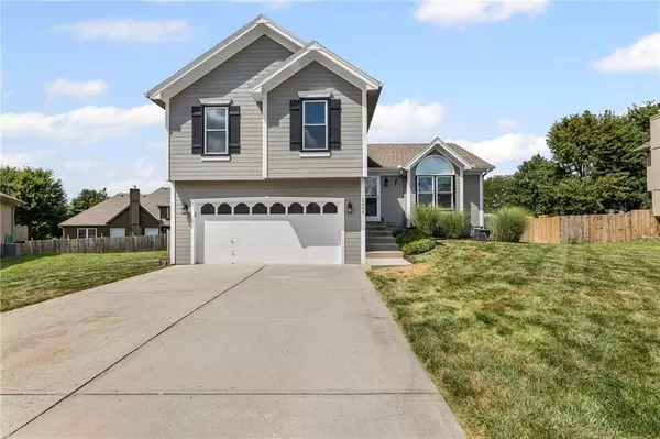 1604 Opal RD, Kearney, MO 64060
