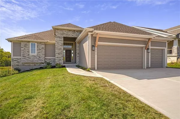 19411 W 114th TER, Olathe, KS 66061