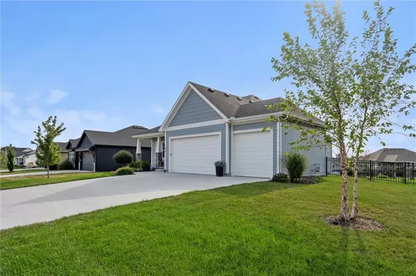 Tonganoxie, KS 66086,907 N Willow CT