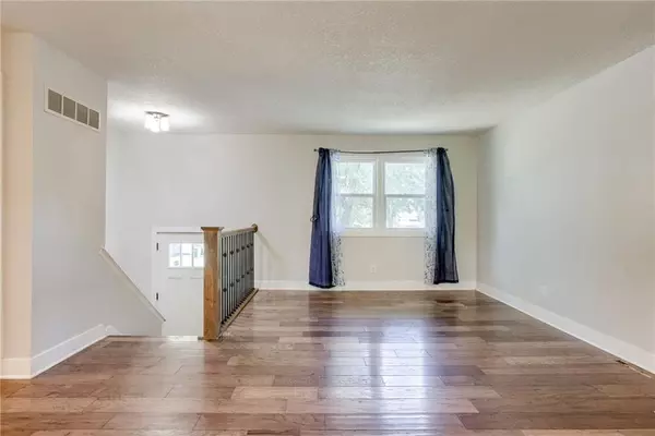 Peculiar, MO 64078,504 W 5th CT