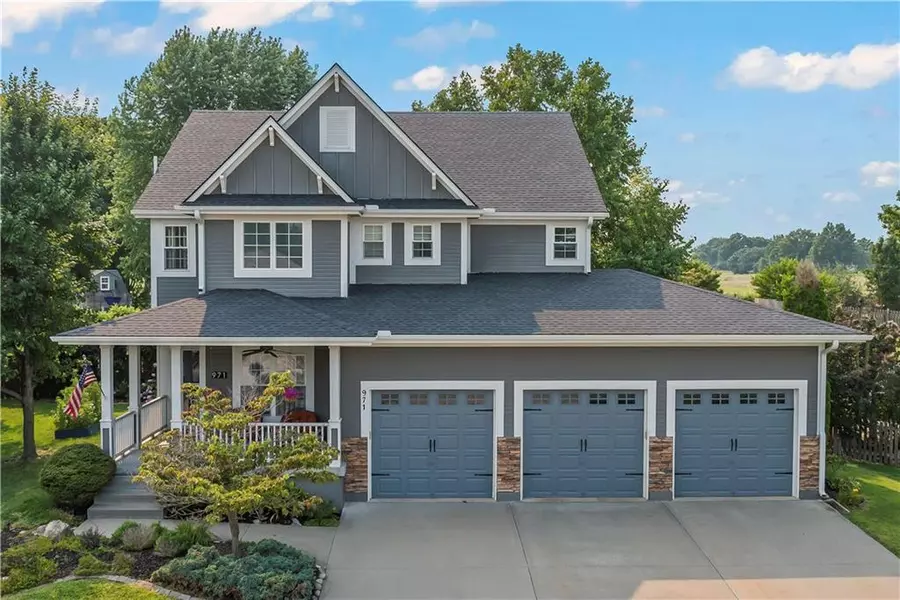 971 Sicklebar DR, Peculiar, MO 64078