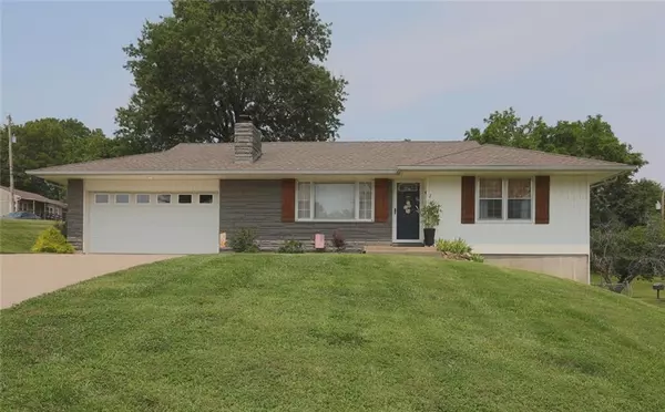 2 NE 63rd TER, Gladstone, MO 64118
