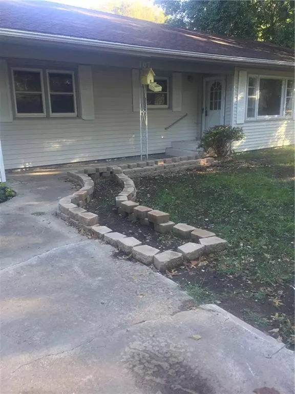 107 W 13th ST, Pleasanton, KS 66075