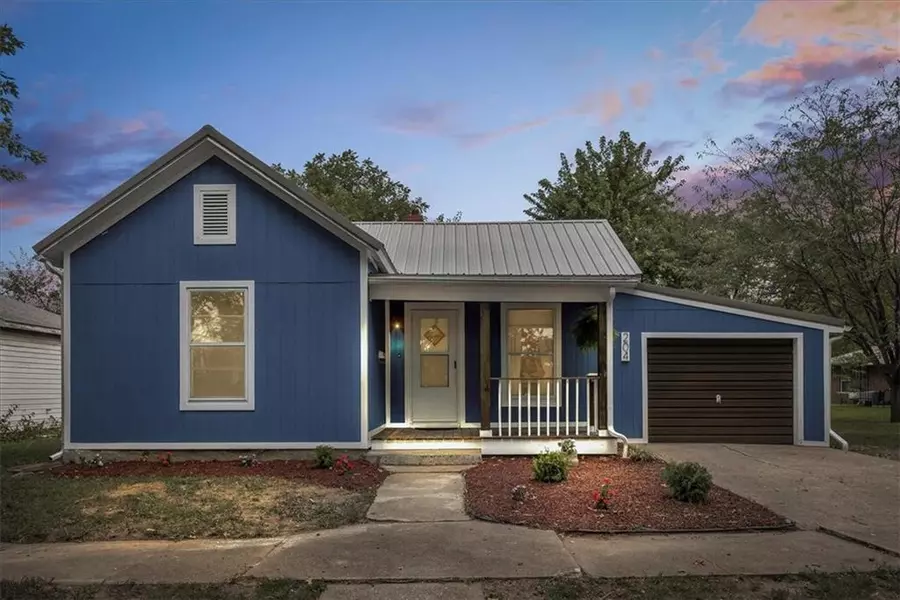 204 W Broadway ST, Higginsville, MO 64037