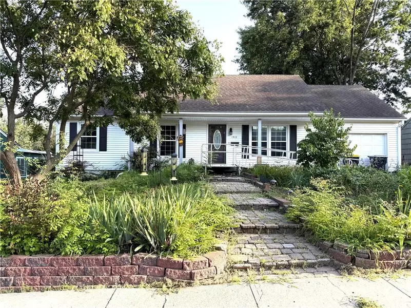 1513 NE 52nd ST, Kansas City, MO 64118