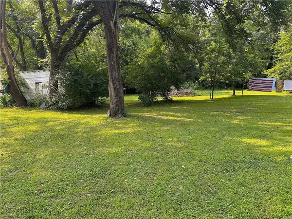 Creighton, MO 64739,407 E 3rd ST