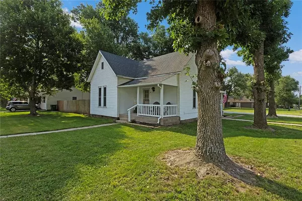 111 E 2nd ST, Adrian, MO 64720