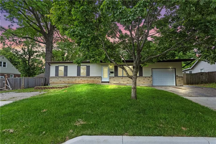 5640 Monrovia ST, Shawnee, KS 66216