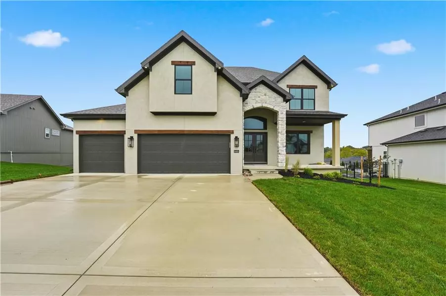 8401 NW 90th ST, Kansas City, MO 64153