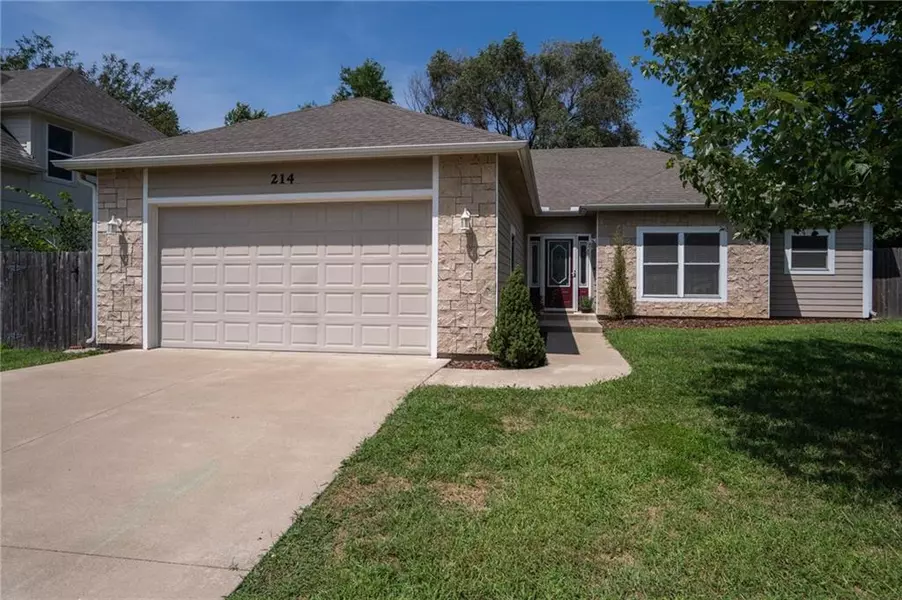 214 Hillside DR, Baldwin City, KS 66006