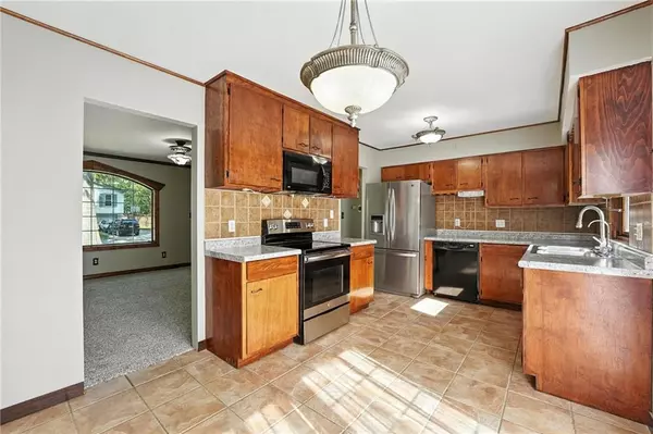 Lee's Summit, MO 64063,109 SE Brentwood DR