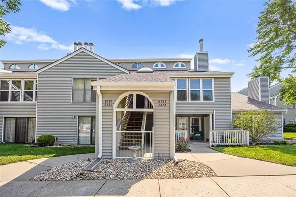 8753 W 106th TER, Overland Park, KS 66212