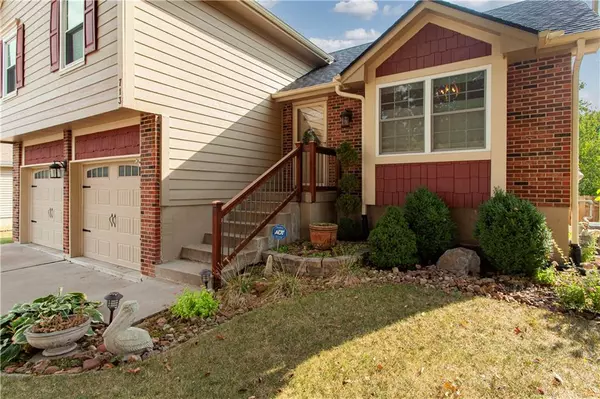 Lee's Summit, MO 64086,713 NE Aaron DR