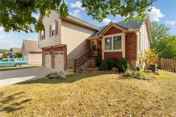 Lee's Summit, MO 64086,713 NE Aaron DR