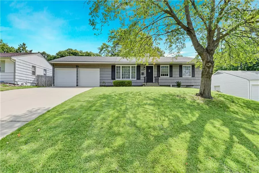 8909 Belleview AVE, Kansas City, MO 64114