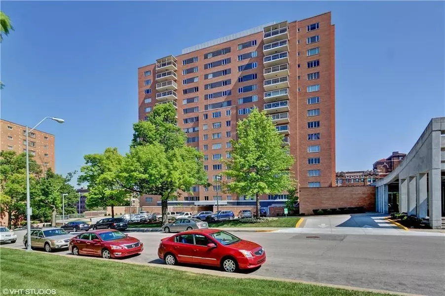 221 W 48th #206 ST, Kansas City, MO 64112