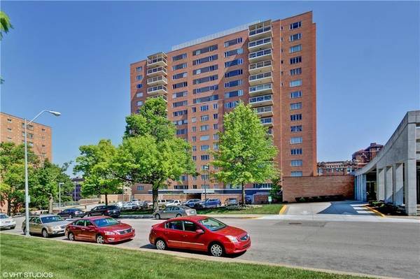 221 W 48th  #206 ST,  Kansas City,  MO 64112