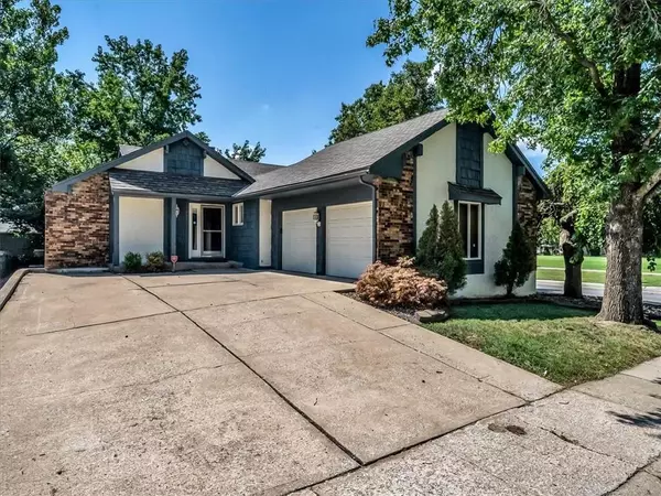 801 NE FAIRWAY HOMES CT, Lee's Summit, MO 64064