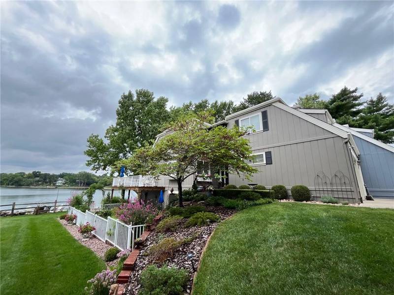 3904 NE Sequoia ST, Lee's Summit, MO 64064
