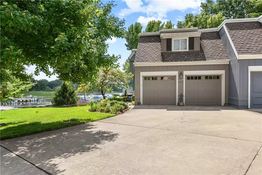 3904 NE Sequoia ST, Lee's Summit, MO 64064