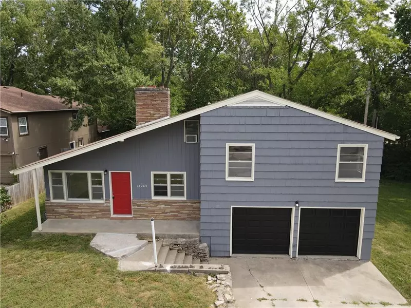 13205 Byars RD, Grandview, MO 64030
