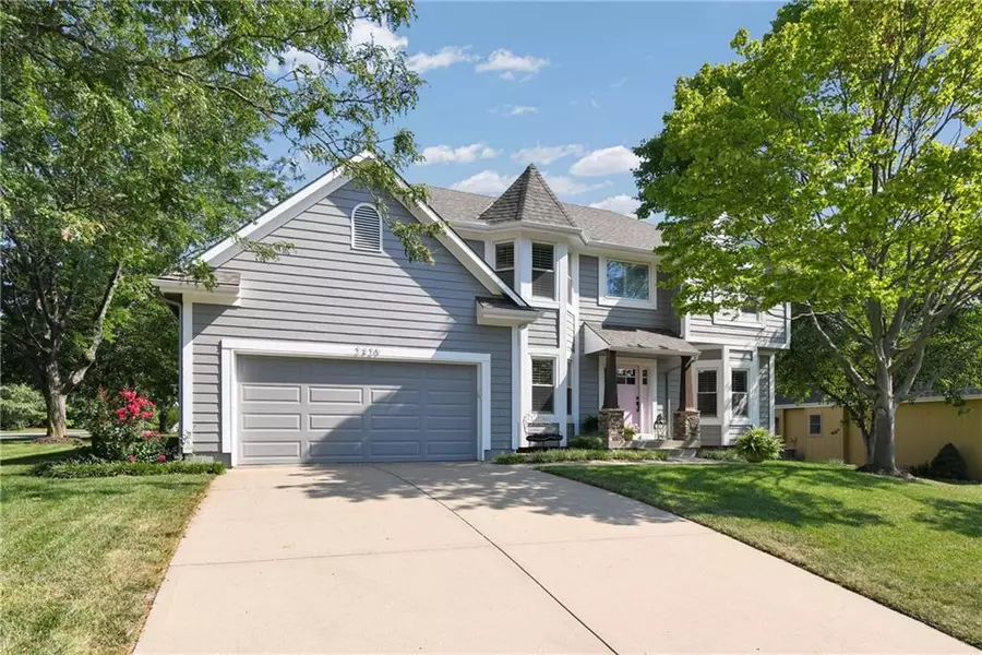 2320 SW 10th ST, Lee's Summit, MO 64081