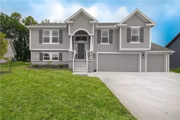 1207 Noah LN, Kearney, MO 64060