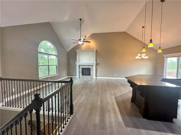 Knob Noster, MO 65336,804 Charles ST