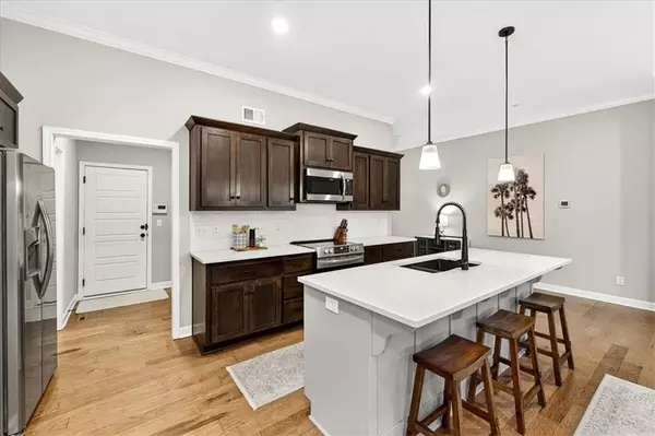 1512 SW Arbor Valley DR, Lee's Summit, MO 64082