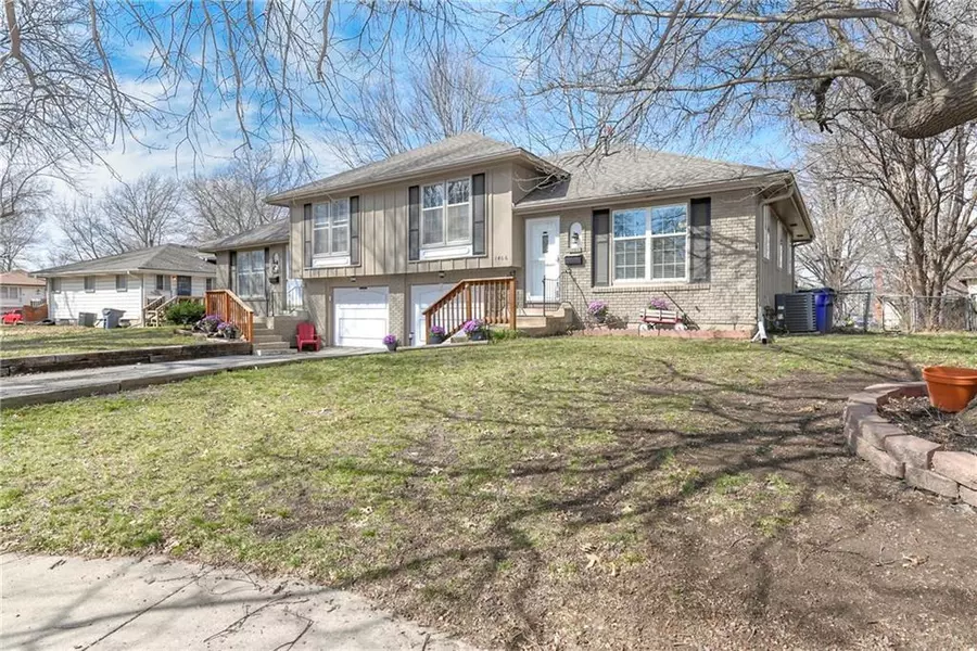 1404 E Central CIR, Olathe, KS 66061