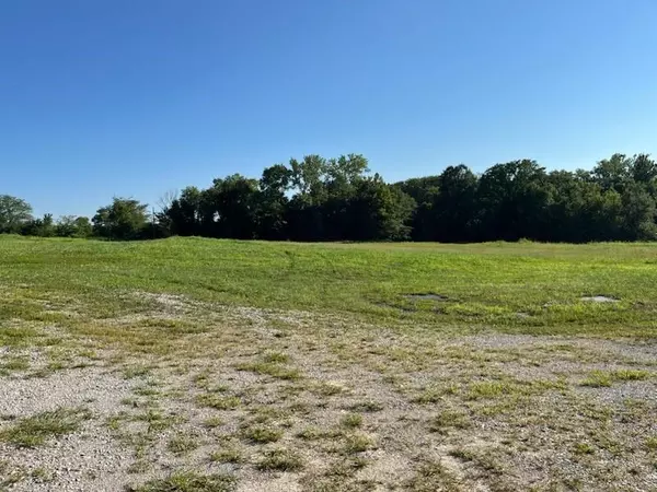 Ozark LN, Higginsville, MO 64037