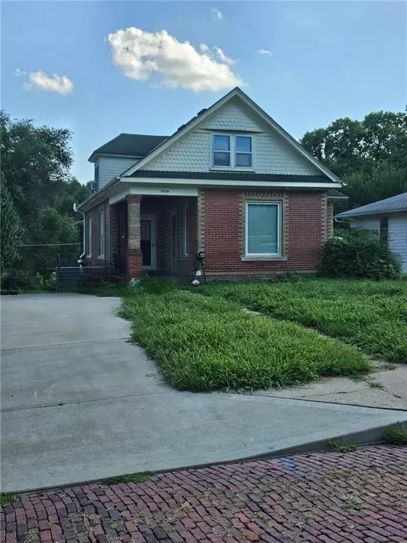 1136 Kearney ST, Atchison, KS 66002