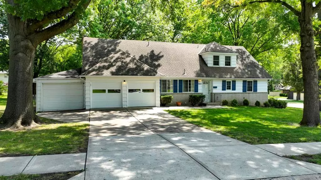 9431 Russell ST, Overland Park, KS 66212