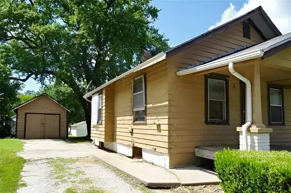 Topeka, KS 66607,553 SE Golden AVE