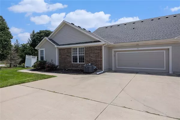 12001 S Tallgrass DR #203, Olathe, KS 66061
