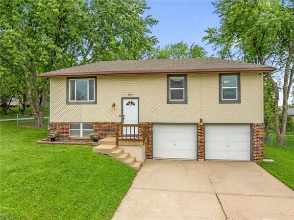 1224 R D Mize RD,  Grain Valley,  MO 64029