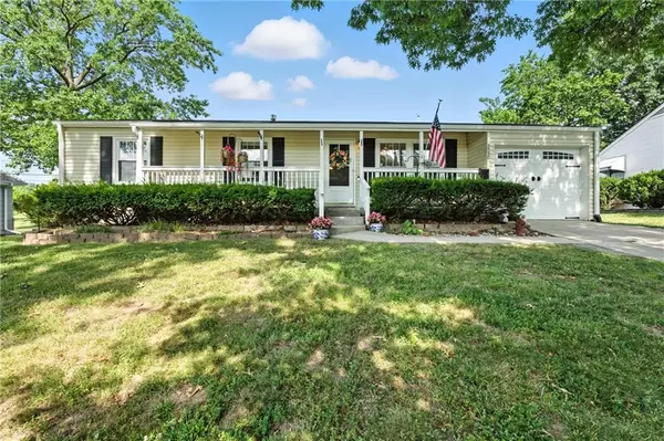 5530 N Flora AVE, Kansas City, MO 64118