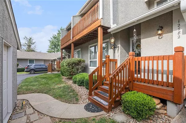 12782 W 108th TER #W, Overland Park, KS 66210