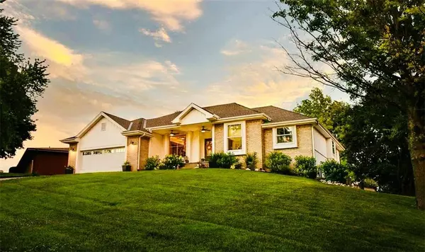 105 Summit DR, Wathena, KS 66090