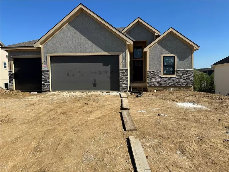 8215 NW 89th TER, Kansas City, MO 64153