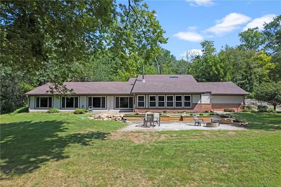 6030 W 163rd TER, Stilwell, KS 66085