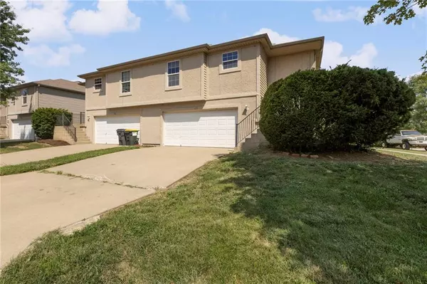 210 N 6th TER, Louisburg, KS 66053